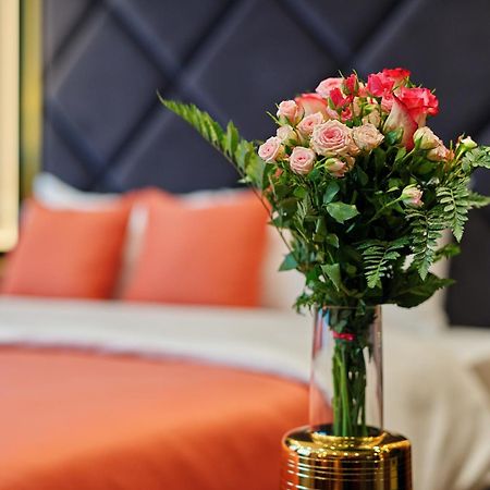 Hotel Pupin โนวีซาด ภายนอก รูปภาพ A bouquet of flowers