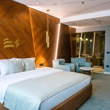 Hotel Pupin โนวีซาด ภายนอก รูปภาพ A room at the hotel