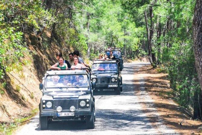 Hotel Pupin โนวีซาด ภายนอก รูปภาพ Jeeps on the island of Brač