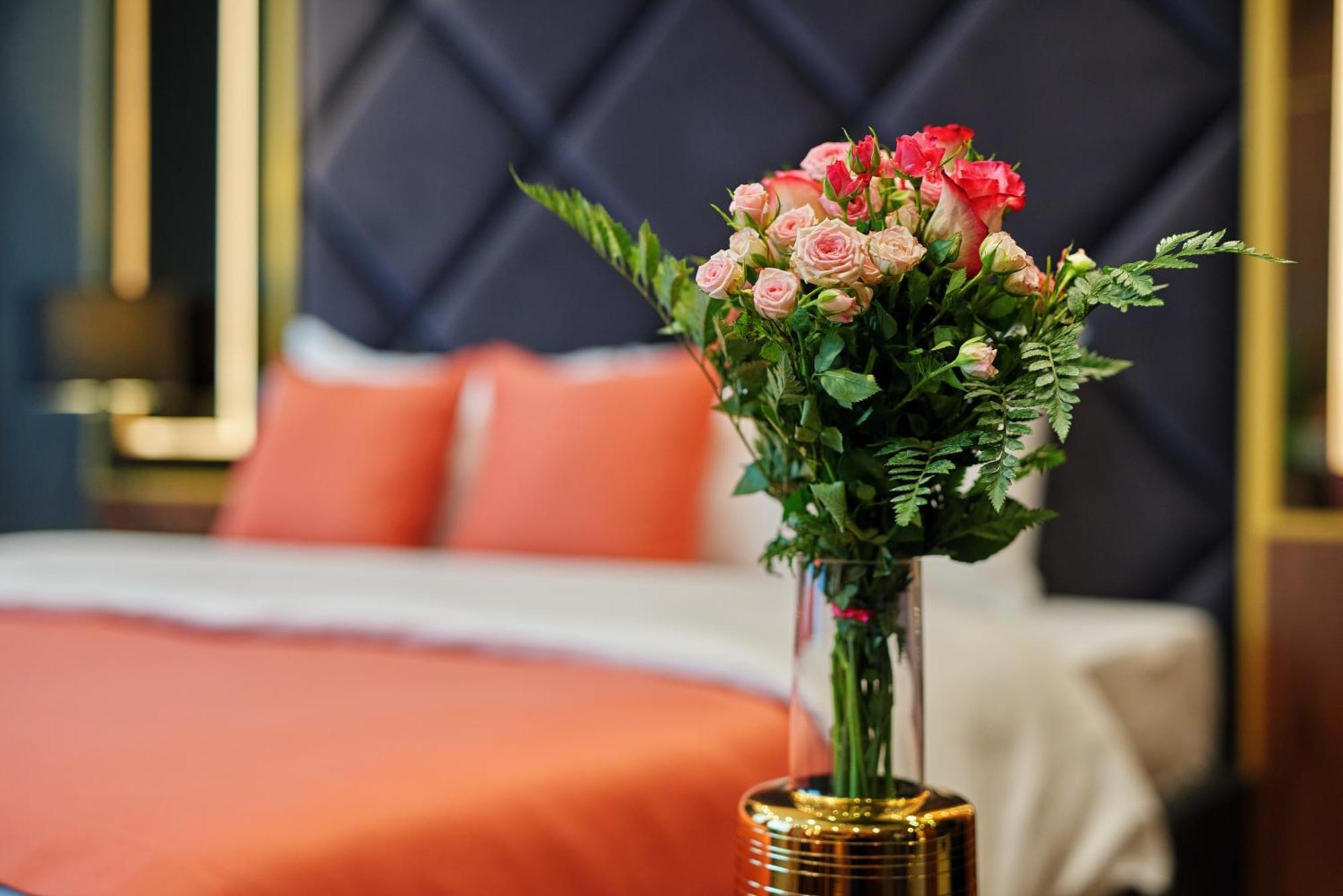 Hotel Pupin โนวีซาด ภายนอก รูปภาพ A bouquet of flowers