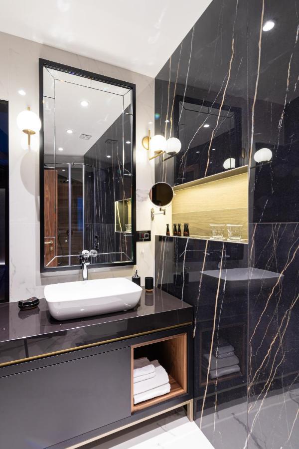 Hotel Pupin โนวีซาด ภายนอก รูปภาพ Bathroom