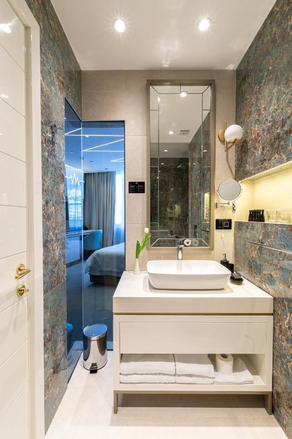 Hotel Pupin โนวีซาด ภายนอก รูปภาพ Bathroom