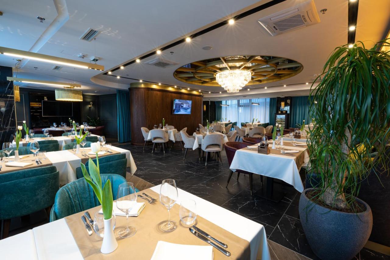 Hotel Pupin โนวีซาด ภายนอก รูปภาพ Restaurant