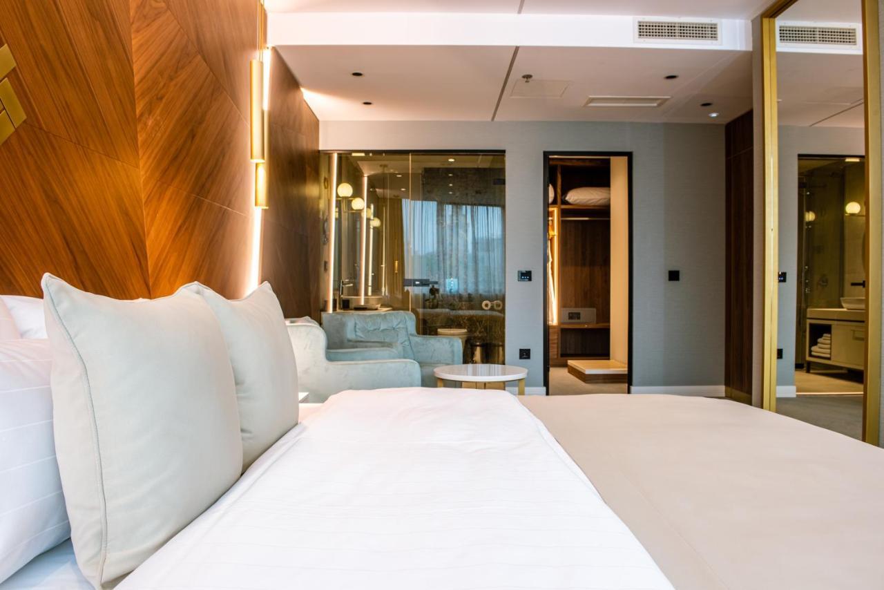 Hotel Pupin โนวีซาด ภายนอก รูปภาพ A room at the hotel