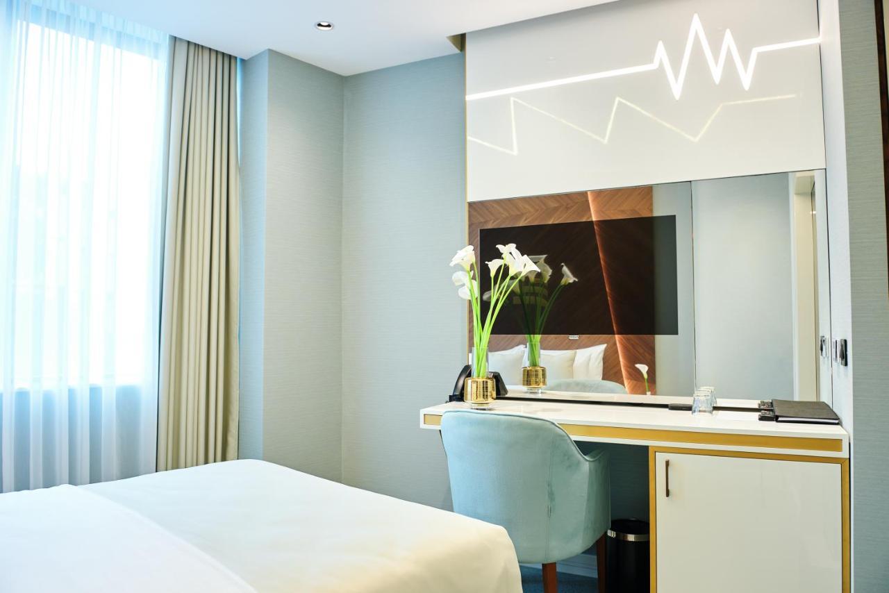 Hotel Pupin โนวีซาด ภายนอก รูปภาพ Deluxe room