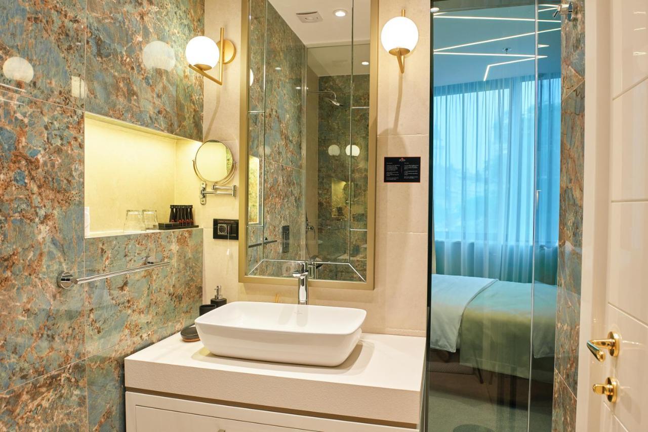 Hotel Pupin โนวีซาด ภายนอก รูปภาพ Bathroom